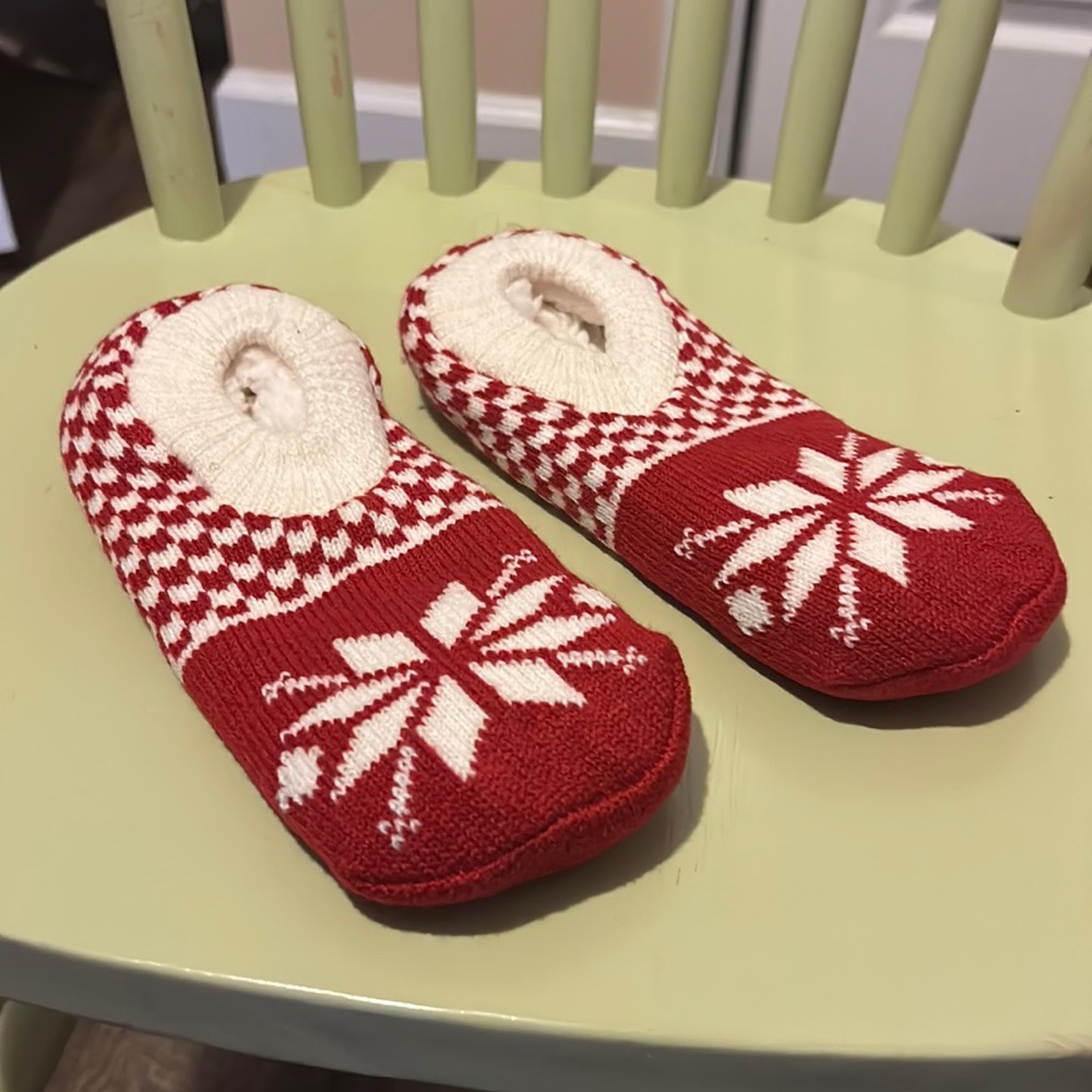 Red and white holiday slippers women’s size 9.